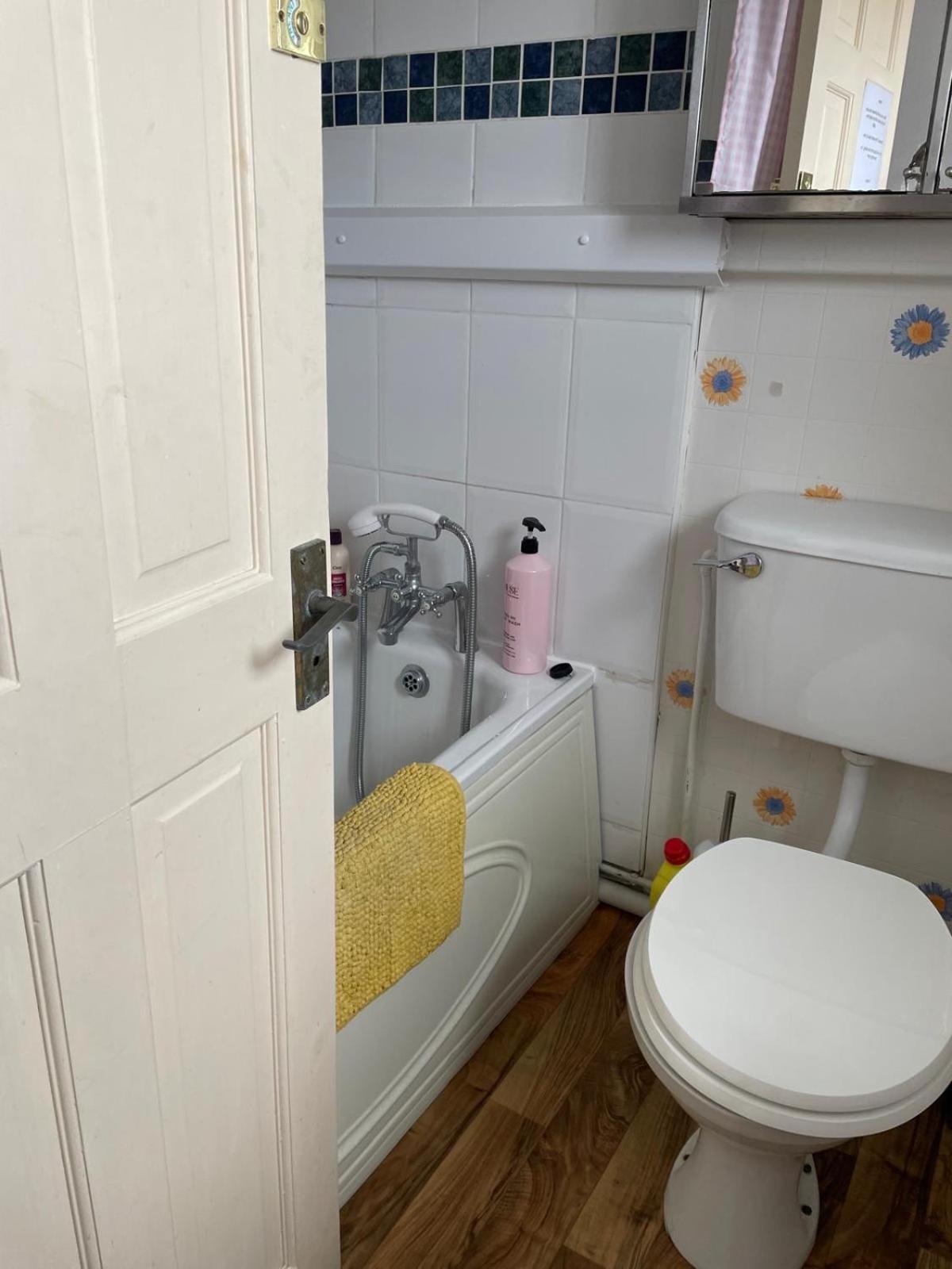 Room Only Guest Accommodation, Guest House Self Catering Bangor  Exteriér fotografie